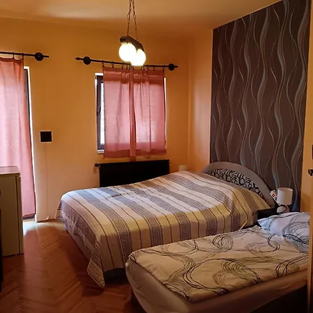 Szuzanna Fenyves Panzio Bed and Breakfast Σίοφοκ